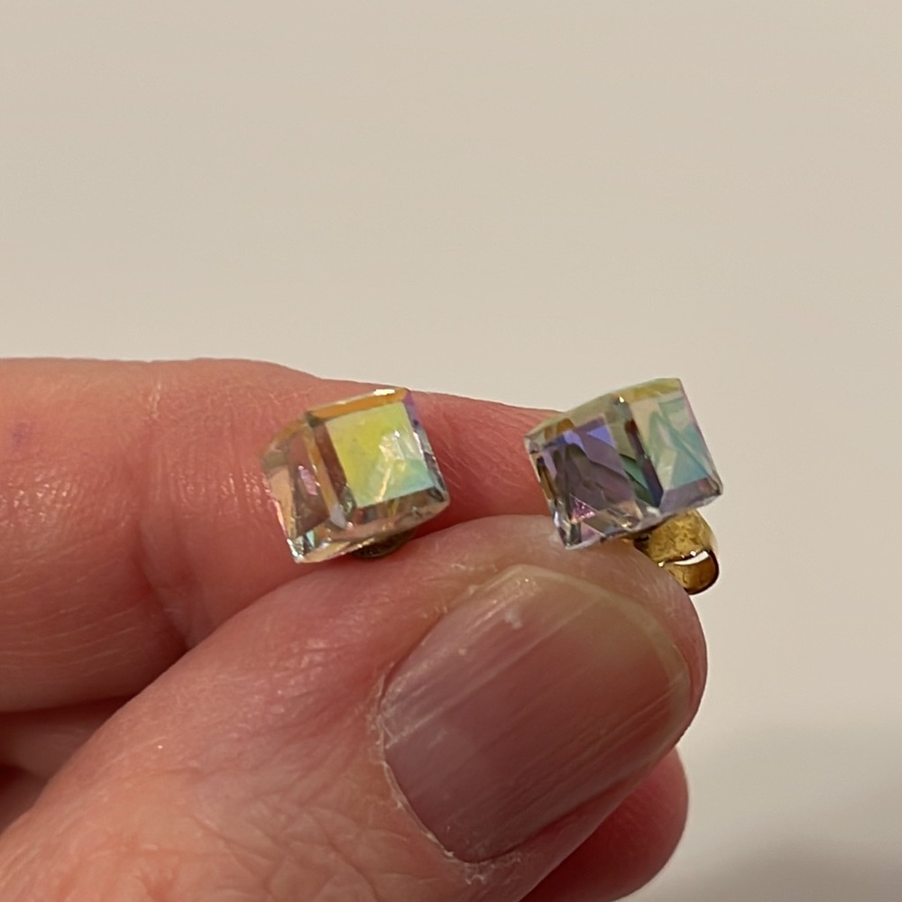 Oiled Crystal Prism Box Stud Earrings - Picture 4 of 5